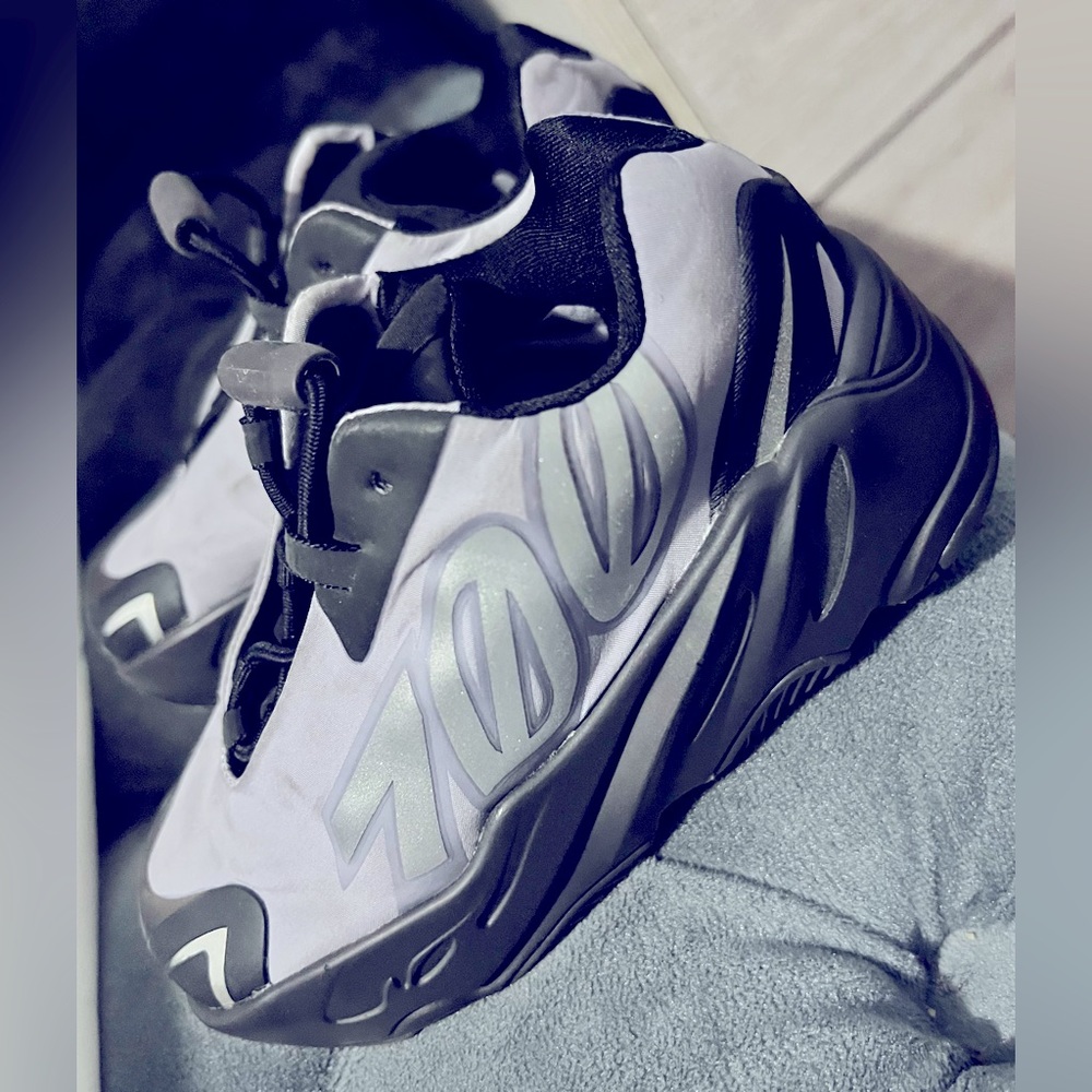 Yeezy 700 size 8c